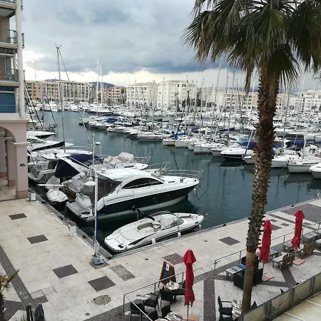Apartment Port *